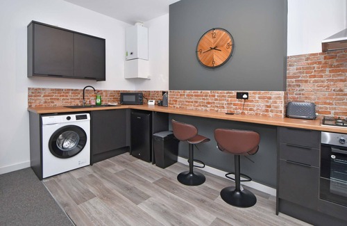 Burton on Trent Apartment | Burton Apartments. Free WiFi & Parking - 2 Bedroom