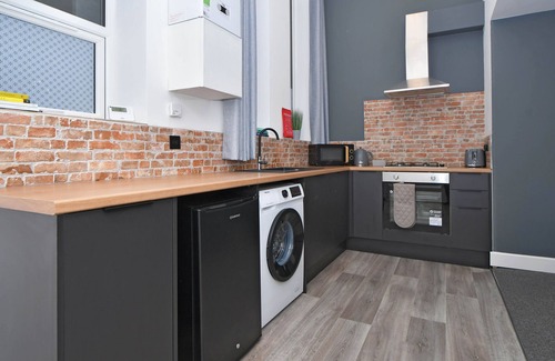Burton on Trent Apartment | Burton Apartments. Free WiFi & Parking - Sleeps 2