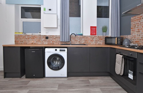 Burton on Trent Apartment | Burton Apartments. Free WiFi & Parking - Sleeps 2