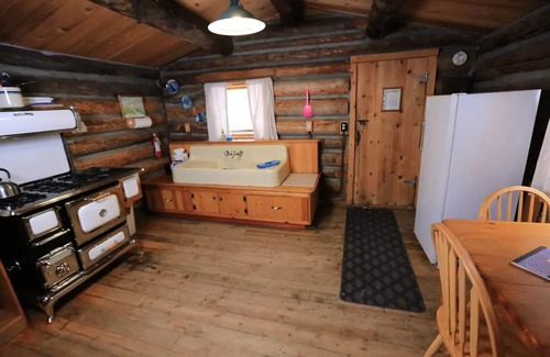 Clark Cabin | Burton Cabin - Secluded Rustic Charm