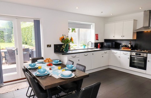 Burton Fleming Cottage | BURTON FLEMING, pet friendly, with hot tub in Hunmanby