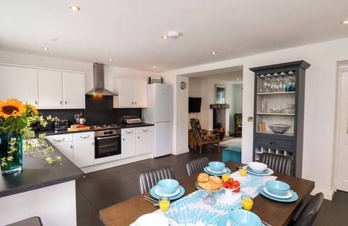 Burton Fleming Cottage | BURTON FLEMING, pet friendly, with hot tub in Hunmanby