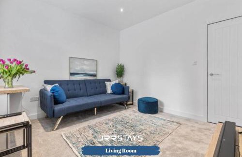 Winshill House | Burton on Trent - 3 Bedroom, Sleep 7, Wi-Fi - JRR Stays
