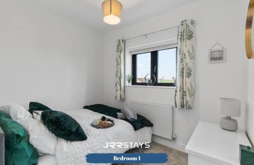Winshill House | Burton on Trent - 3 Bedroom, Sleep 7, Wi-Fi - JRR Stays
