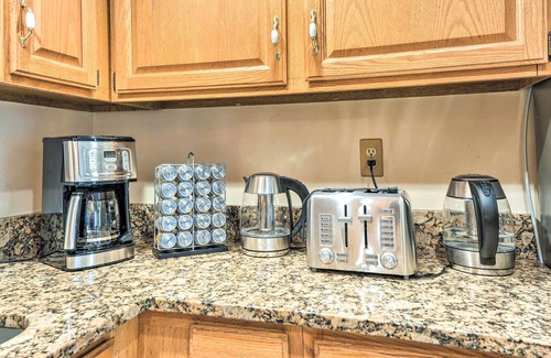 Burtonsville House | Burtonsville Townhome 20 Mi to DC!