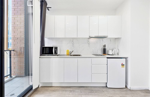 Burwood Apartment | Burwood 1Br steps to Train Station/Shoppingn