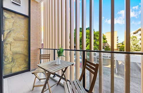 Burwood Apartment | Burwood 1Br steps to Train Station/Shoppingn