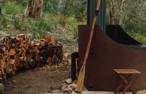 Bagdad House | Bus & Hot Tub Secluded Eco Forest Retreat