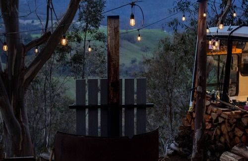 Bagdad House | Bus & Hot Tub Secluded Eco Forest Retreat