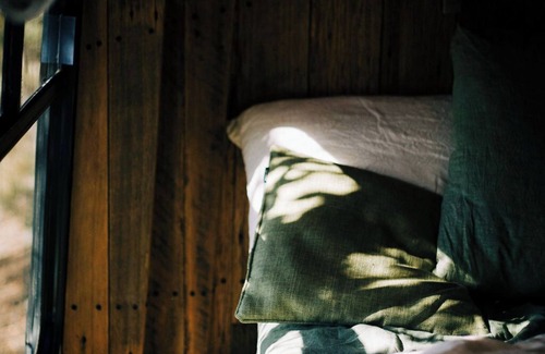 Dysart Cabin | Bus & Hot Tub – Secluded Eco Forest Retreat