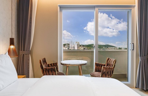Ilgwang Hotel | Busan Gijang Brown Dot
