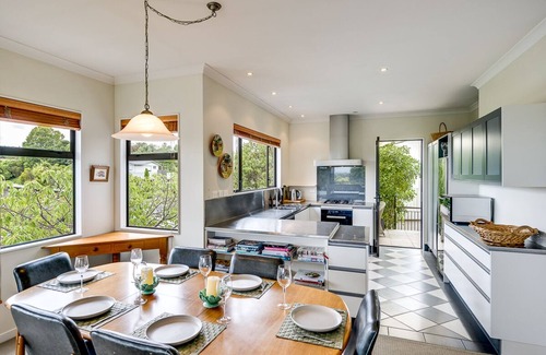 Havelock North House | Busby Hill Villa - Havelock North Holiday Home