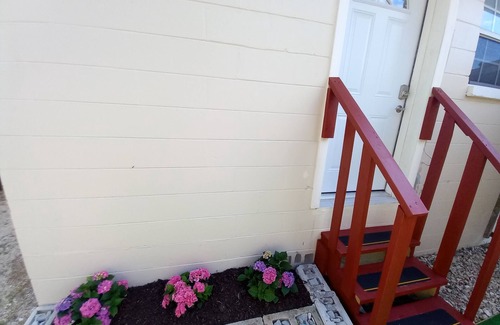 Temple Terrace Apartment | Busch Gardens private suite with its own entrance, kitchenette, bathroom & patio