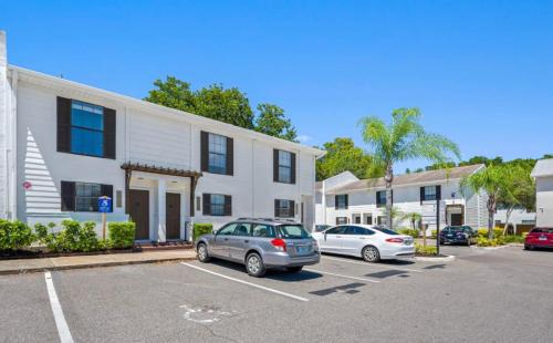 University House | Busch Gardens TownhouseUSF & Mofitt