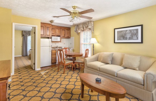 Williamsburg Condo | Busch Gardens, "William & Mary" , Water Country USA, Wyndham Patriot's Place