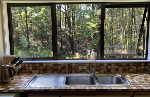 St. Arnaud House | Bush and birdsong at spacious home-away-from-home, just minutes from lake shore