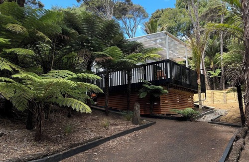 Huia Apartment | Bush & Beach Bliss: Private Self Contained Unit - Te Huia Haven