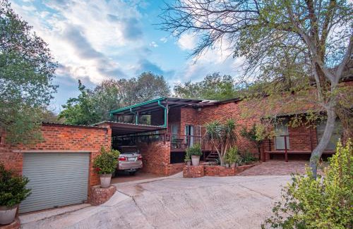 Pretoria Apartment | Bushbaby Cottage in Hartbeespoort