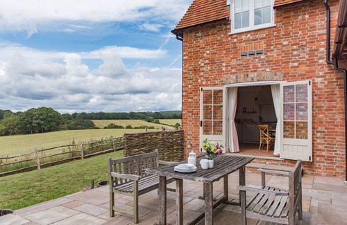 Chiddingstone Hoath House | Bushes Oast by Bloom Stays - Oast house sleeping 5 guests in 2 bedrooms