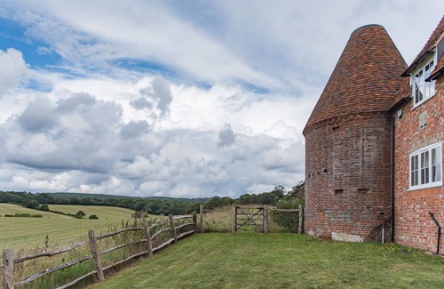 Chiddingstone Hoath House | Bushes Oast by Bloom Stays - Oast house sleeping 5 guests in 2 bedrooms