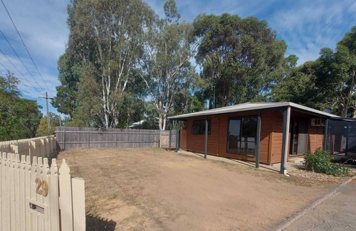 Echuca Cabin | Bushland Cabin Near Boat Ramp and Town