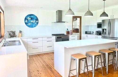 Moruya House | Bushland Escape: A rural bush setting on acreage suitable for small groups