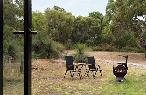 Cashmore House | Bushland Haven by Tiny Away