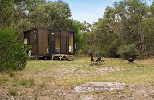 Cashmore House | Bushland Haven by Tiny Away
