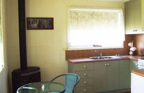 Portland West Cottage | Bushland Retreat - experience nature