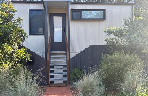 Lane Cove North Apartment | Bushland setting close to Sydney CBD- stand alone apartment