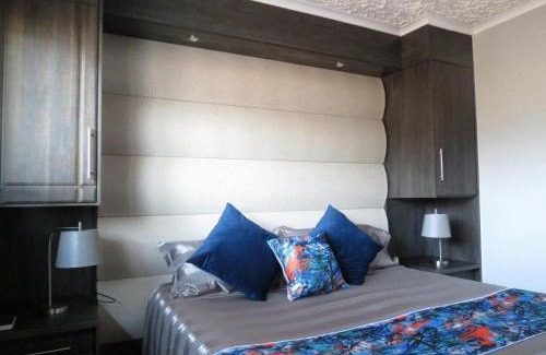 Roodeplaat Cabin | Bushmans Rock