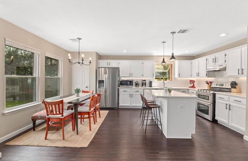 Pflugerville House | 'Bushmills Place'- Pet-friendly, w/yard, near Austin Kalahari!