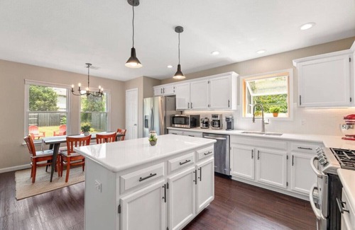 Pflugerville House | 'Bushmills Place'- Pet-friendly, w/yard, near Austin Kalahari!