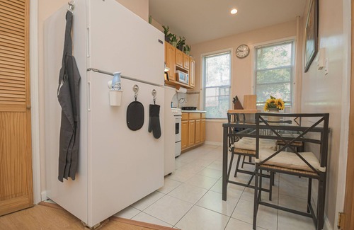 Bushwick Apartment | Bushwick King Bed Remote Office 4 Beds 20 Mins to Manhattann