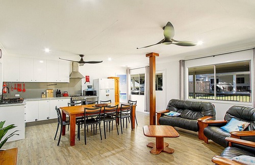 Happy Valley House | Bushy's Beachbreak - 6 Bedroom Holiday House on K'gari (Fraser Island)