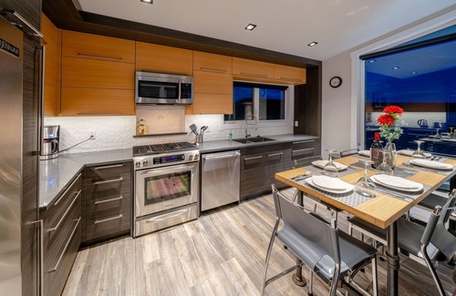 Campbell River House | Business # 896433802 Oceanfront, Secluded, Sandy Beach, Private Hot Tub