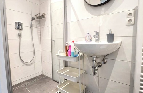 Neusaess Apartment | Business apartment with WIFI, elevator & free parking