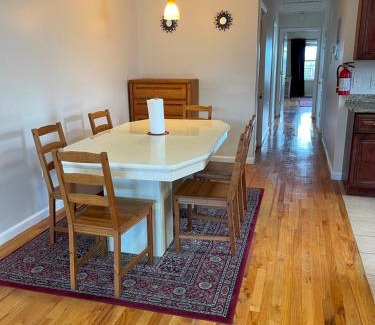 The Heights Apartment | Business & Family Friendly Balcony Jacuzzi Free Park