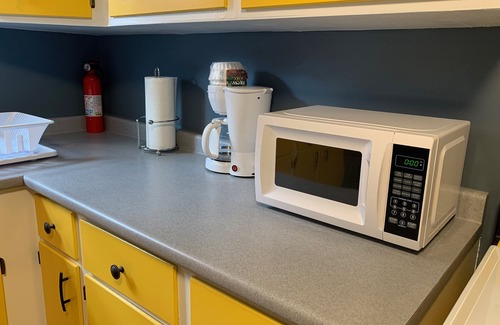 Niagara Falls Apartment | Business Friendly, Couple Friendly, Great Neighborhood, Minutes from the Falls!