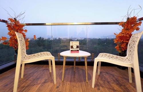 Ghansoli Apartment | Business lesiure - 3 BHK with Balcony-Chef-Laundry