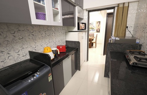 Goregaon West Apartment | Business Stay Done Right: Cozy 2 BHK in Goregaon