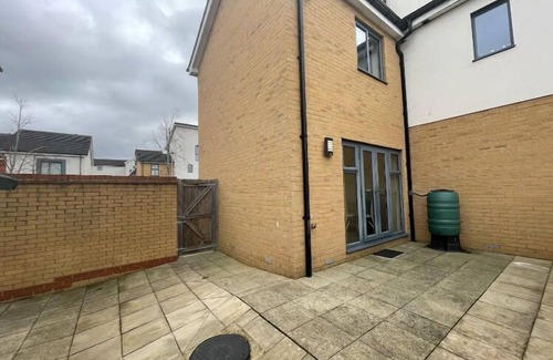 Reading House | Business Stays In RG2 - Sleeps Up to 12!