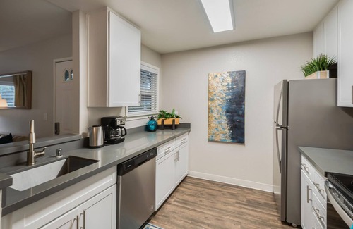 Rocklin Apartment | Business Travel Friendly Apartment Home/King Bed
