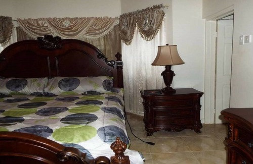 Spanish Town House | Business Travel Rental/BPO Traing and Houseing Sleeps 14+