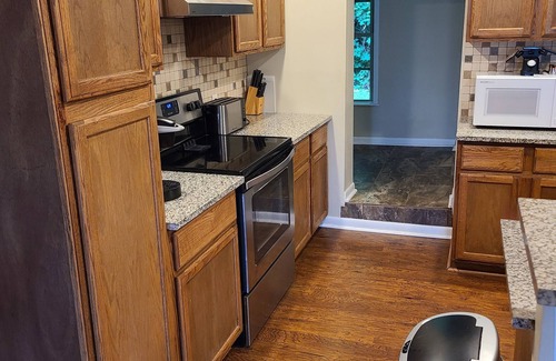 Portsmouth House | Business Travelers- Perfect home away from home! 3 Bed, 2 full bath home.