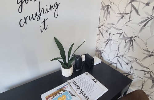 Kingsville Apartment | Business Travellers, Couples STAY DOWNTOWN KINGSVILLE Cozy Private SUITE - 1 bed