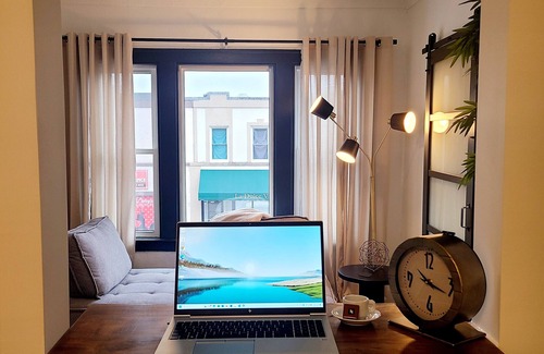 Kingsville Apartment | Business Travellers, Couples STAY DOWNTOWN KINGSVILLE Cozy Private SUITE - 1 bed