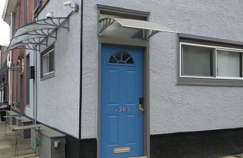 Fishtown Apartment | BUSSIN efficiency apartment in fab Fishtown Dog-Friendly, fast WiFi, AC, W/D