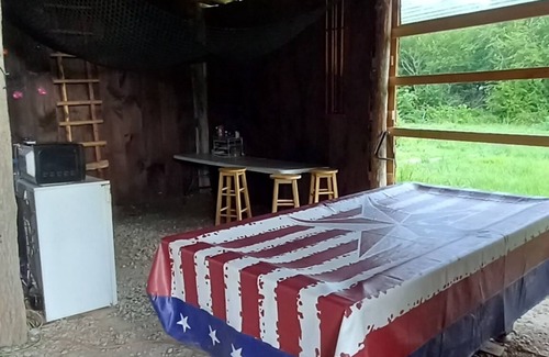Elkland RV Rental | Busy B's Electrified Landing Campsite at B Berry Farms & Co.