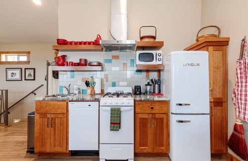 Sweetwater House | Butch’s HideOut - A Cozy Retreat For Two